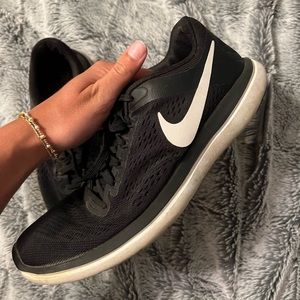 Nike Women’s Tennis Shoes